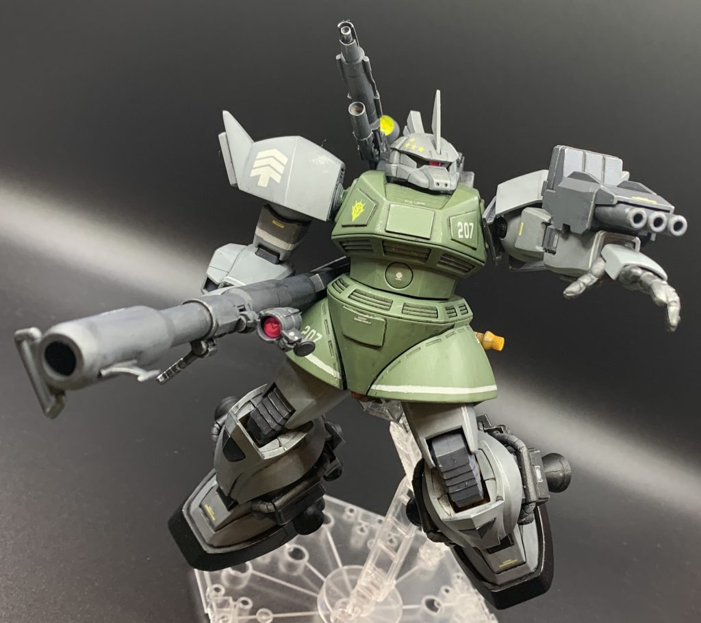 前腕部は上記と同様の理由で、開戦時は実弾兵装火力補強の為グレネードランチャーを装備しています。戦況に合わせて補給時に通常腕部に換装し、シールドに持ち替える等柔軟な対応をして戦い抜きました。