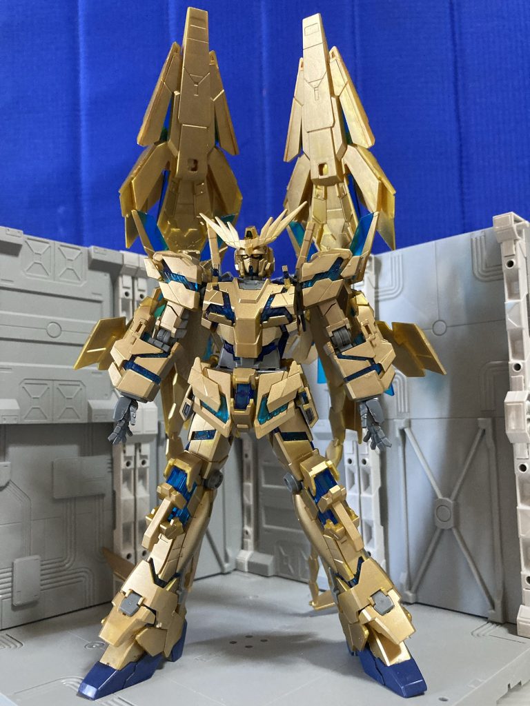 フェネクスNTは初めてのランナー塗装にチャレンジ。思ってた以上にリカバリーが大変だったので、全塗装するには向いてないかも。スミ入れはブラウン、クリアコートでスプレーしてます。