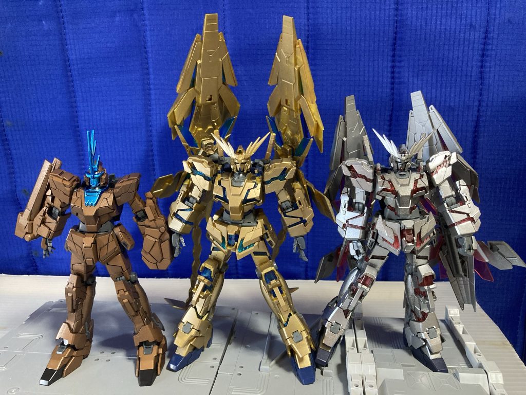 五輪にちなんで金:フェネクスNT銀:フェネクスver.GFT シルバー銅:バンシィ(ユニコーンモード)と揃えてみました。だいぶ前に作ったフェネクスシルバーがあったのですが、フェネクスNTがなかなか手に入らず、2020年夏なら間に合わなかった、、、開催延期されたので、やっとお披露目できました。