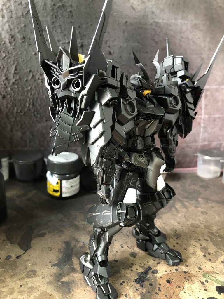 黒サフ塗布後。かっこよさそうなので組んでみたらかっこよかったです。