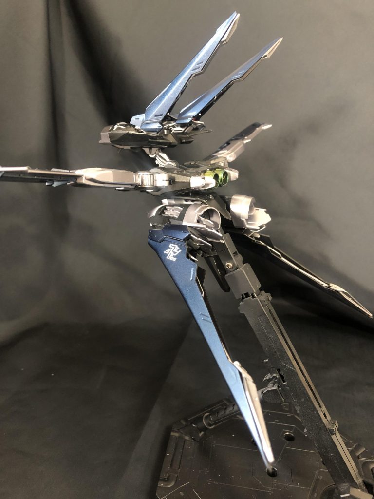 フライトユニットも、レッドフレーム用のものを違和感の無いよう本体に合わせて塗装。