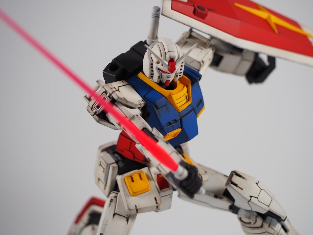 ビームサーベル本体はライン消しのみを行い、根元のみ蛍光ピンクでグラデーションを付けた後、つや消しで仕上げてます