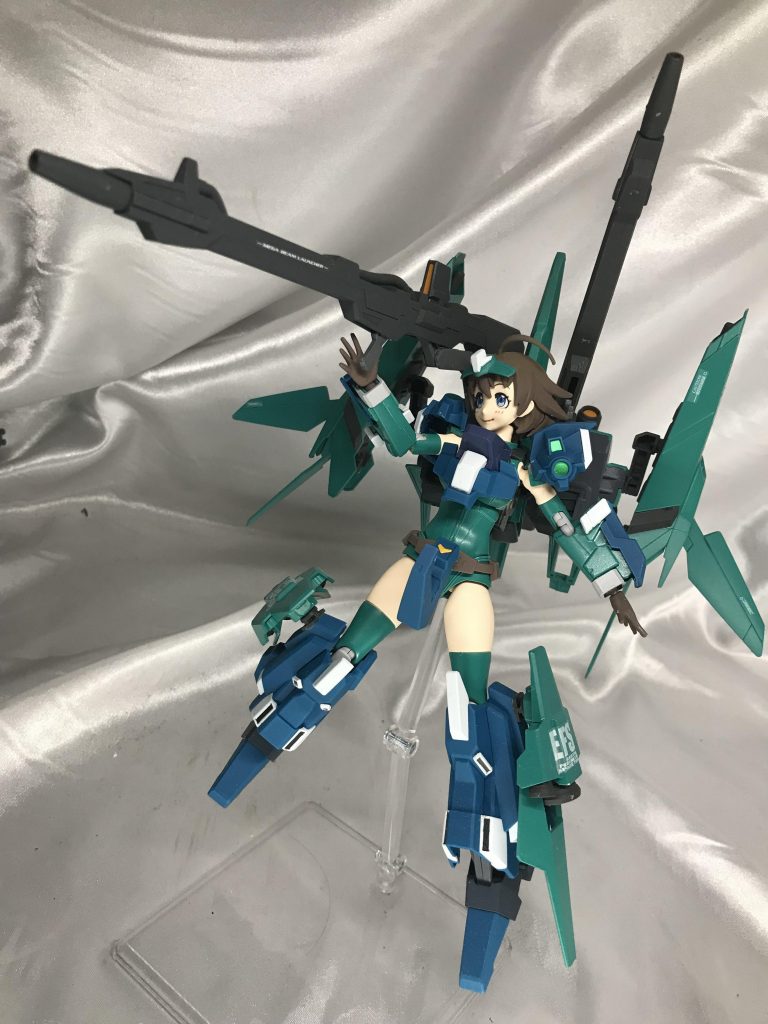 やはりこの長物二つは素晴らしい。メガビームカノンは持たせたりそのまま撃たせたりと自由自在です。下半身のボリュームがしっかりあるので、巨大な背負い物をつけてもバランス取れてるのいいですね(///▽///)