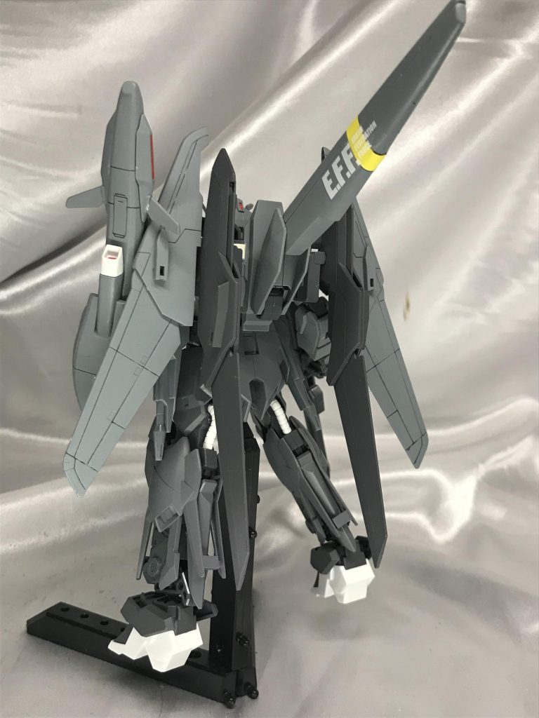 完成品としては非変形ですが、設定的には変形可能です。背中の四枚の翼が好きです(///▽///)