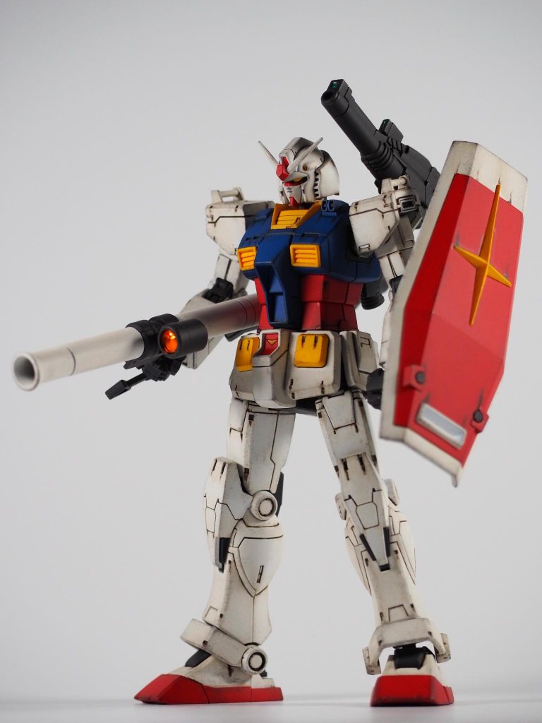 最後に全体数年ぶりに行った汚し仕上げでしたが、その分気を付けて汚しを行えたので結果として上手くいきました少しずつ時間をかけて行えばおそらく失敗しにくい上に、ウェザリングに関してはほぼ筆塗装なので他の技法に比べて誰でもすぐやりやすいといった印象を受けましたしかし、汚し仕上げはキット単体よりもジオラマ風のストーリーを演出できる台座を含めて製作するとより魅力を引き出せて作品単体としての完成度を高められるため余裕があるなら、台座も同時製作した方がいいなとも作りながら思いました皆さんも是非やってみてくださいね