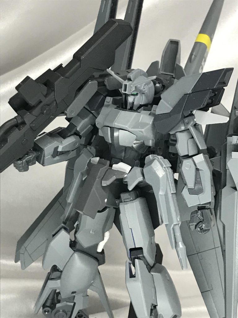 顔はゼータタイプからちょっと離れた百式に近い形。頭部胸部は百万式のものを使用しています。ゼータプラス要素が下がっていますね。