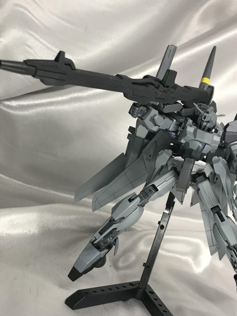 高機動機体って割と中近距離でガンガン動き回りながら戦うイメージが自分の中であるんですが、中遠距離から距離取りながら大砲撃ちまくる高機動も好きです(///▽///)