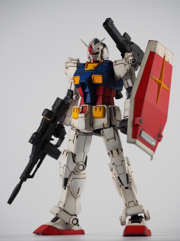 フロント最新のガンダムのキットなだけあってさすがの出来最初からディテールも多く入っているので汚し仕上げとの相性もいい