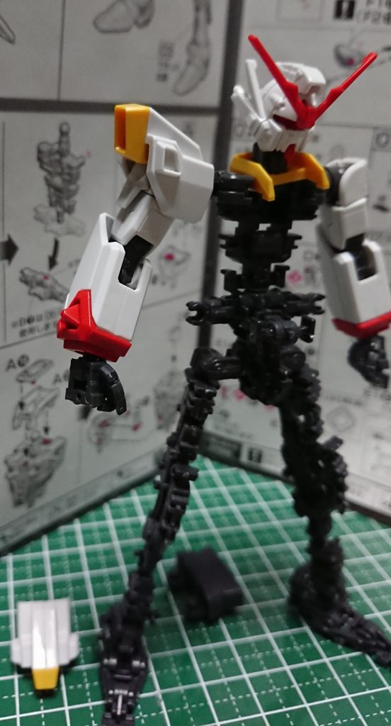 こんなところがスタートですのでなかなか気が遠くなるかと思いきや行き当たりばったりの改造なので手がイメージを形にしてくれる感じです