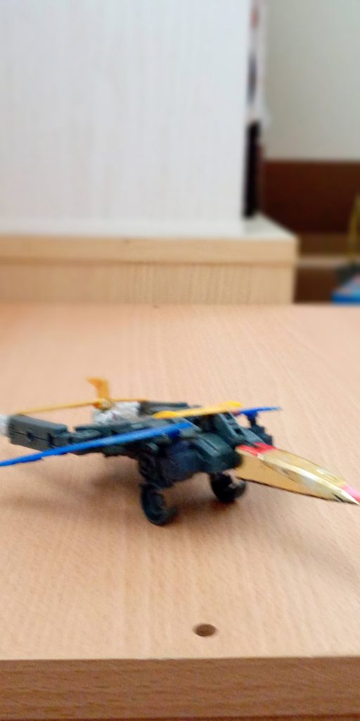 スカイブースター自立式AIを搭載した支援武装。主に空中戦を担当頭部:オオワシアカツキ胴体、尾:ジムスナk9羽:ビルドブースター、アースリィ足:ダブルオースカイメビウス尾先端:アムアム、アースリィ、ヴァルキランダー(シール)、BBFX、レックスバスター