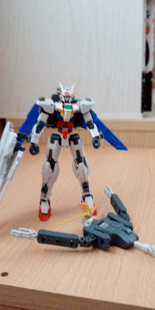 武装はタクティカルマント:ソードモード尻尾が支援機になる。尻尾と連携してすれ違いざまに大剣のえじきに！一応尻尾付きでも戦えますが重くて倒れます😅