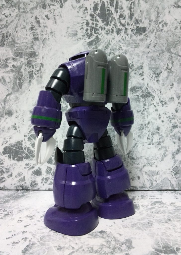 実はこちら、数年に製作し、前ガンスタやアメブロにアップしたズゴック オリジナルカラーを使用して製作しました!後々 考えてみたらどう見てもエヴァ初号機カラーだったので…「いっそのことSDにしてしまえ!」と考え、お試し製作しました背中のタンクの緑ラインは その時のまま残してます1度完成させた物でもこのようにリメイクできるぞ!というのを表現したガンプラになってます1度完成させた物を分解・塗装を落として製作するのは始めてで、お試し要素が多いですが中々 満足する出来になりました!