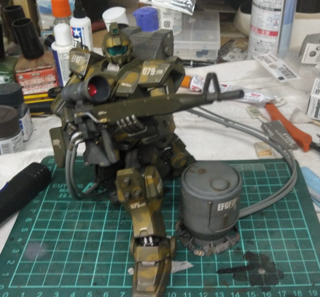 古めのキットなのでなかなか狙撃ポーズが決まりませんでしたがなんとかそれっぽくなりました。付属の外付けジェネレーターが良い味出していてお気に入りです。