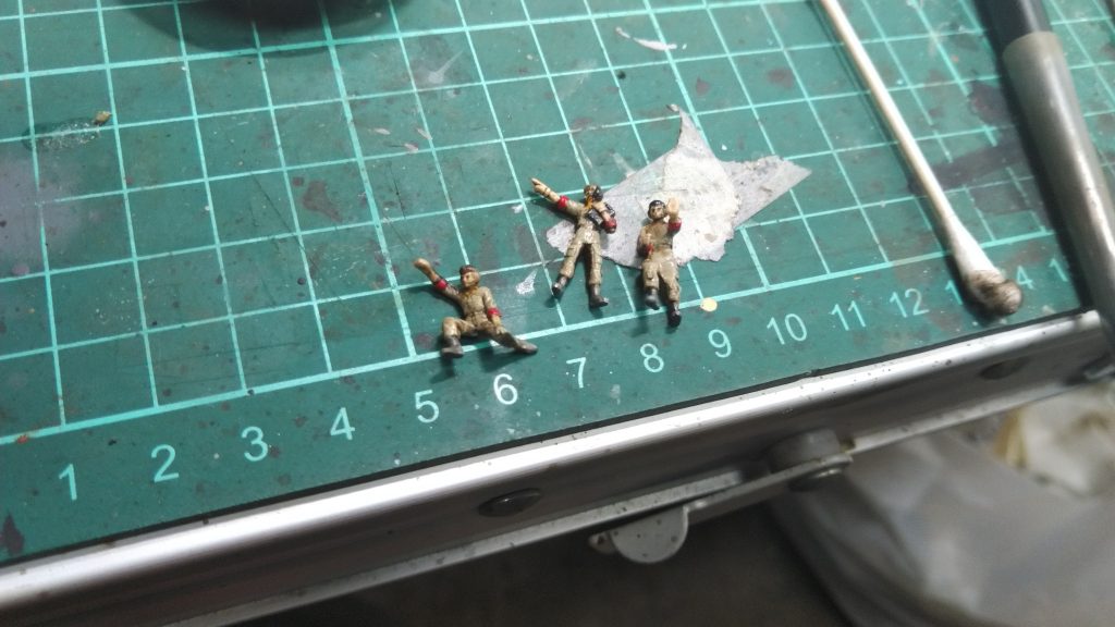一般兵はストックが合ったビルダーズパーツを使用しました。造形がしっかりしていてポーズも多彩なので使いやすいですね。