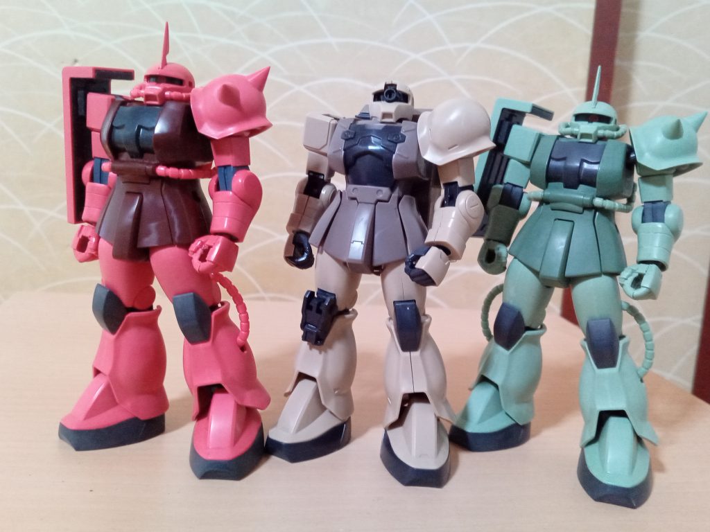 赤と緑は脚長加工、黃は組んだだけ。（ミキシングでラルようにしたい）ザクⅠのハンドパーツは良い。流用したいと思うのは、自分だけ?