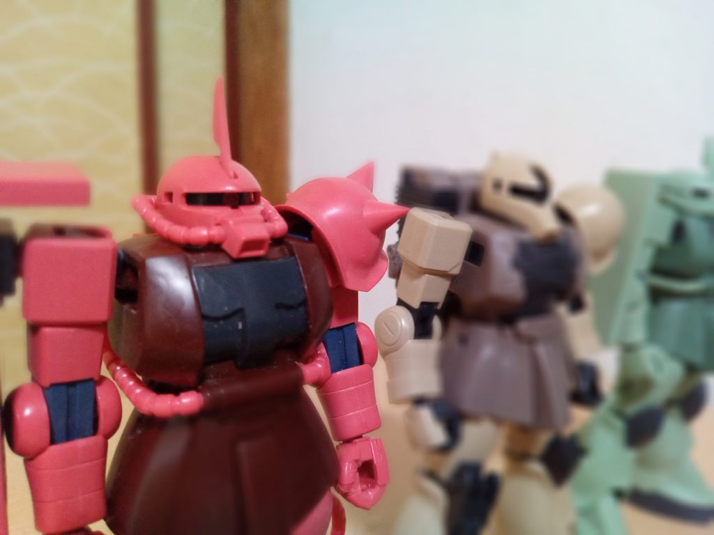 赤色のヘルメットのツヤは、コンパウンド磨き（まだ全部はかけてません…）