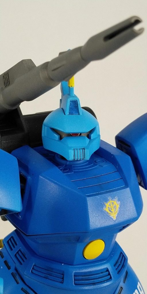 モノアイはハイキューパーツとUVレジンの組み合わせ。頭のカメラはラピーテープです。