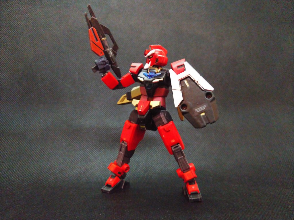 顎延長したら頭部の可動に干渉してしもた(/´△`\)ガンマカ手塗りで斑ってた盾はガンマカのエアブラシで改めて塗装しました。デカールは過去に作ったMGとかについてる奴の余り物(笑)