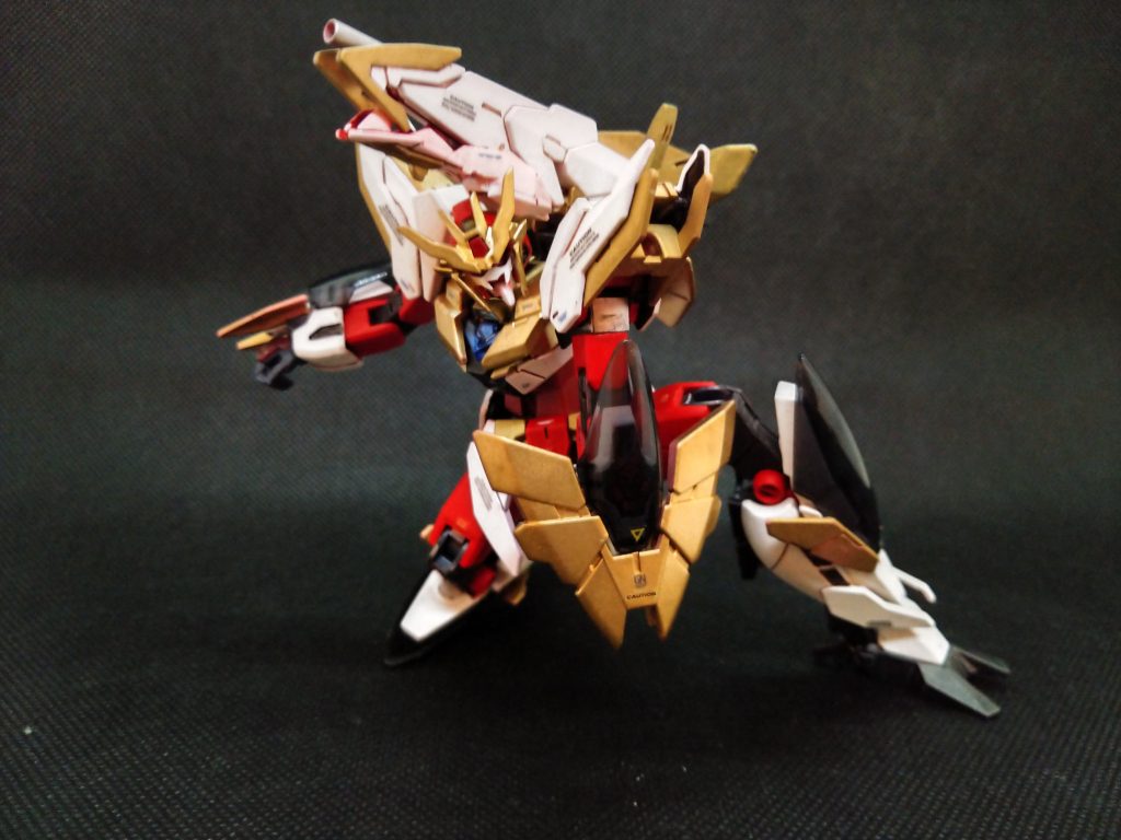 【ガンダムアニマリゼR】前回紹介しきれてなかったギミック、イリジウム磁石によるライフルの背面接続ヽ(°ω°)ノ砲口に顎付けたから背負えなくなったので追加したギミックなのはナイショヒーロー着地するには可動が足りませんでした(笑)