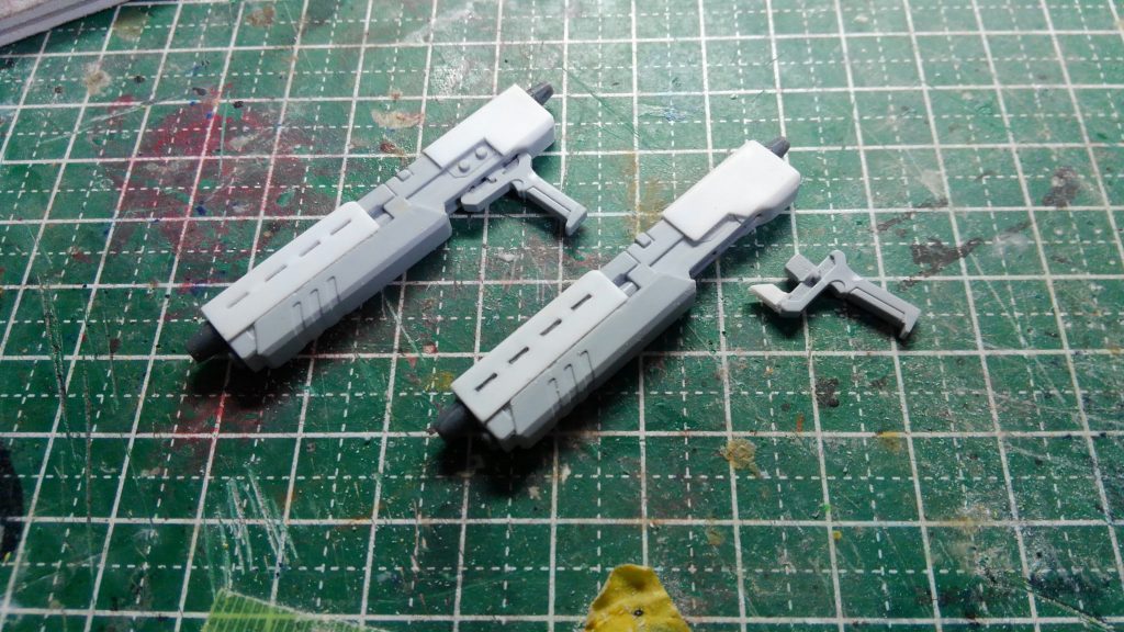 2挺ライフルはキャンペーン品の武器セットをベースに加工。グリップは飛行形態時には取り外します。