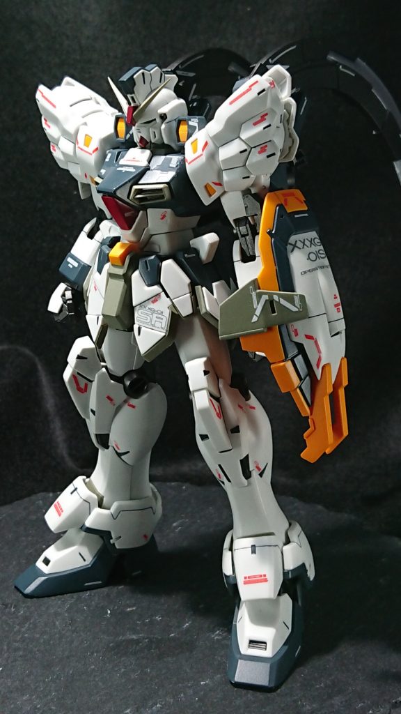 全体図。部分的に配色変更し、ガンダムデカールを貼り付けてます。