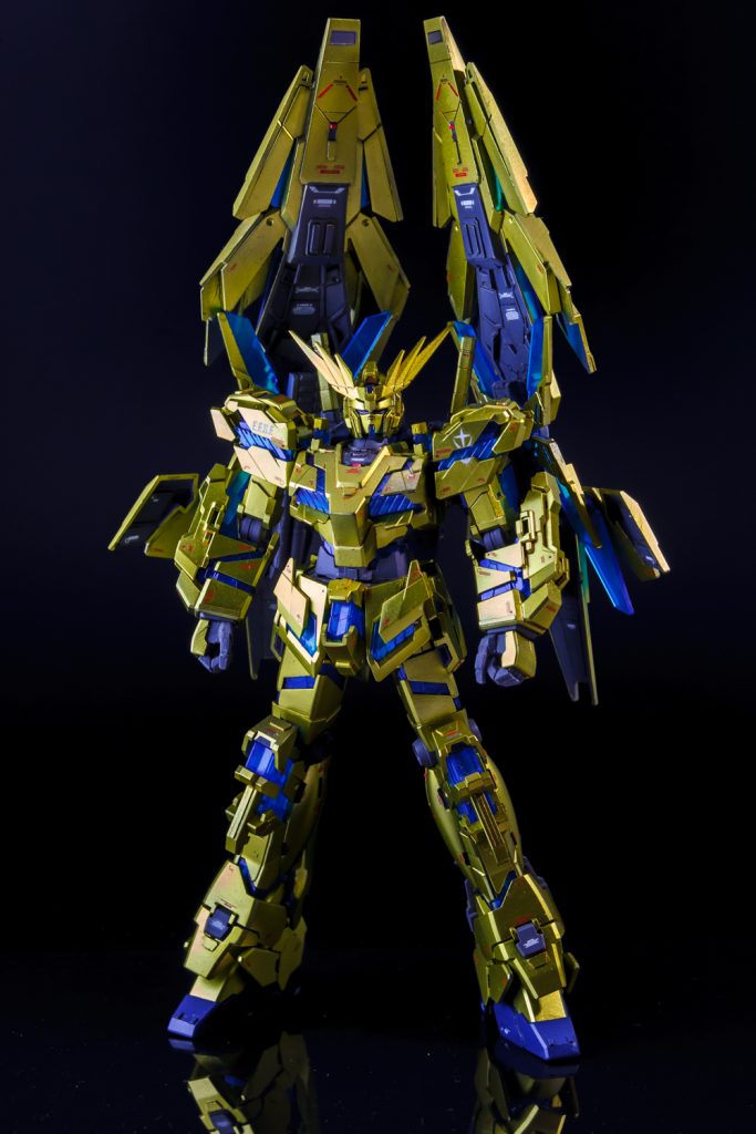 主な作業ポイントは…・アームドアーマーDEの懸架ポイントをNT版に合わせて変更、元の穴にはプラ材でふたとモールドを新造。・武器持ち手を加工して、軽く握った拳へ改造・各部へのプラ材でのディテール追加・お約束のモールド掘り直しとアンテナ等のシャープ化といった感じです。