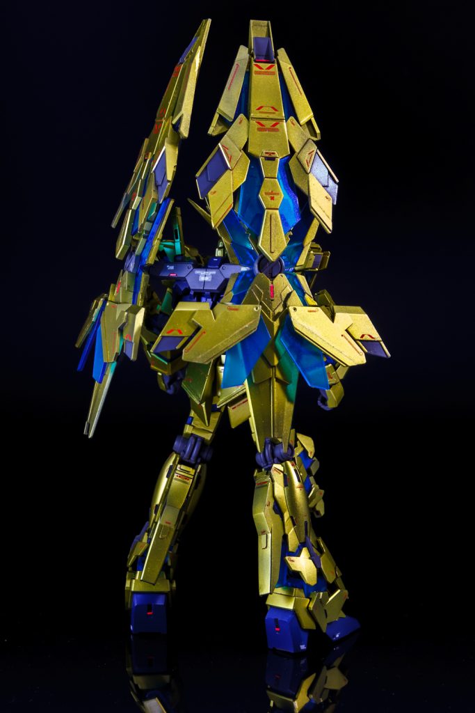 レッドポイントの貼付け・穴あけディテール加工など、細部の演出は今回も「mat modeling service」のmatさんのオススメHow toを参考にさせて頂いています