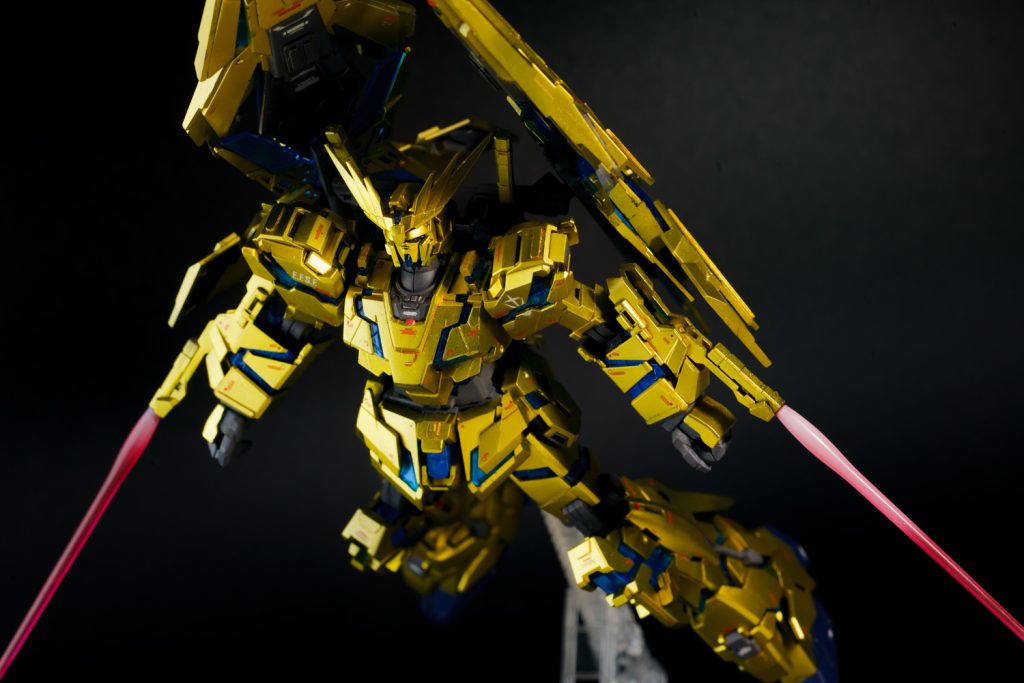 ナラティブ版のイメージが強く、キット付属のビームマグナムと通常のシールドは作成せずに「そのうち何かに使うだろう箱」行きとなりましたｗ