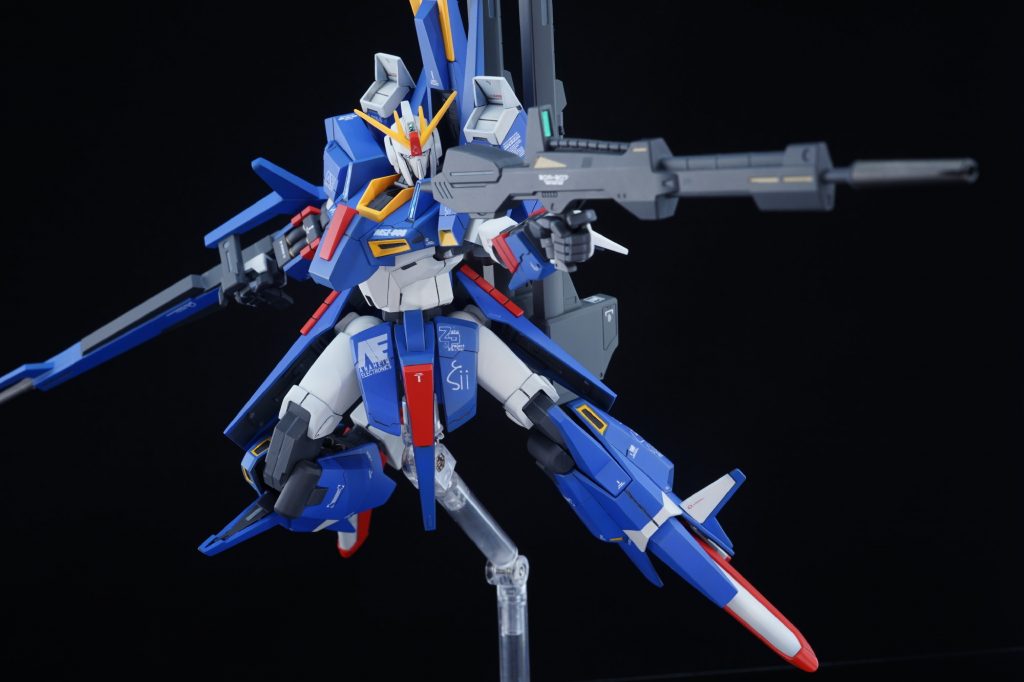 ・ビームライフルゼータの物と同じライフル。グリップの左右にポッチがあるので左右どちらの手でも構えられるのがありがたいですね。