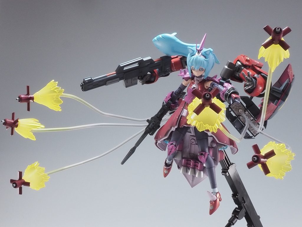 「いっけ~ファンネル~!」曲がる透明プラ棒で射出エフェクトを作ってみました。重さに耐えれなくなりアクションベース変更してます。