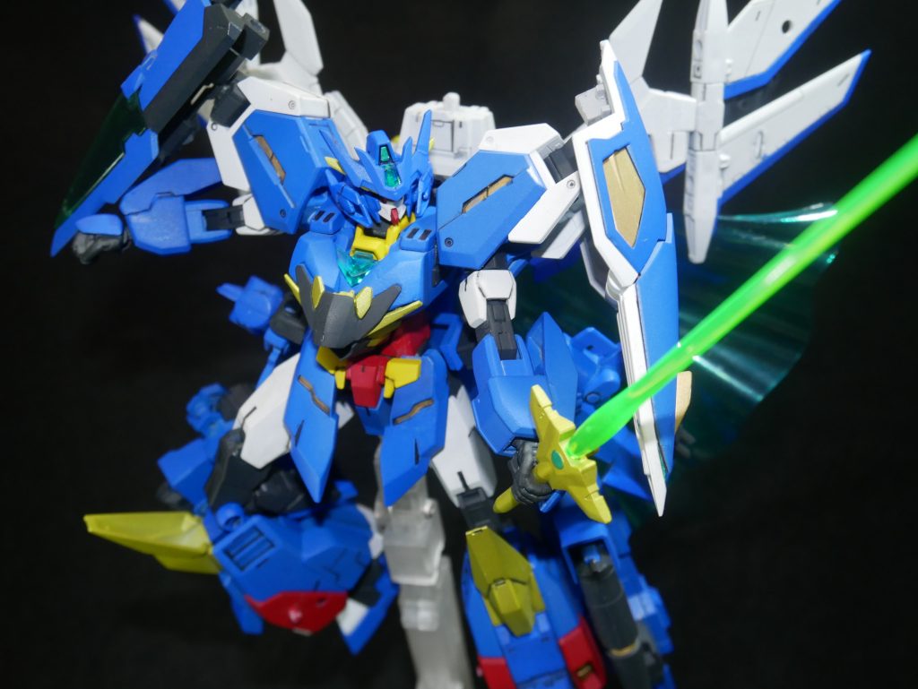 ブレイブセイバー右肩シールドに格納されているビームサーベルです。イージスナイトに付属してい物を利用。普通のビームサーベルより剣っぽいデザインなのがカッコいい。