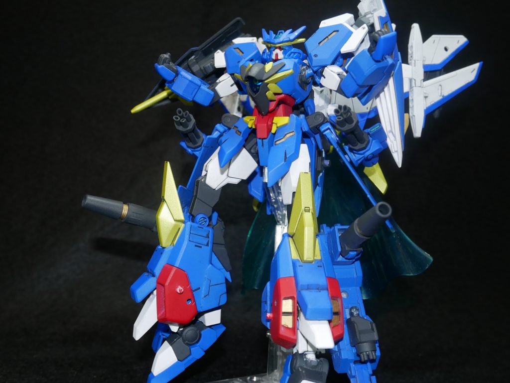 脚部のキャノン砲とサイドアーマーのガトリング砲がこの機体の数少ない遠距離手段です。個人的には背部よりも脚とか腰についている射撃武器の方が好きです。