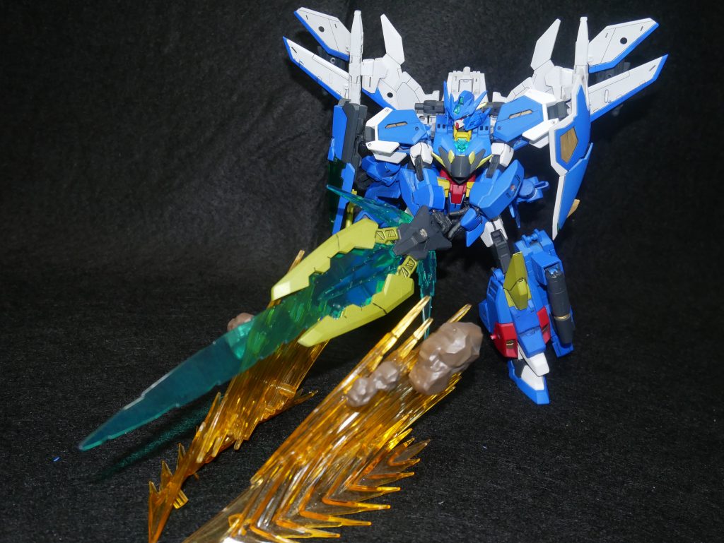 ブレイブブレイドヒロトがキョウヤから受け継いだトライホルダーフレームをバックパックにマウントしている・・・という設定。やっぱり勇者ロボの必殺技は剣で一閃がマイジャスティス。柄の部分が短くて左手は添えるだけのなんちゃって両手持ちしかできなかったのがちょっと残念。