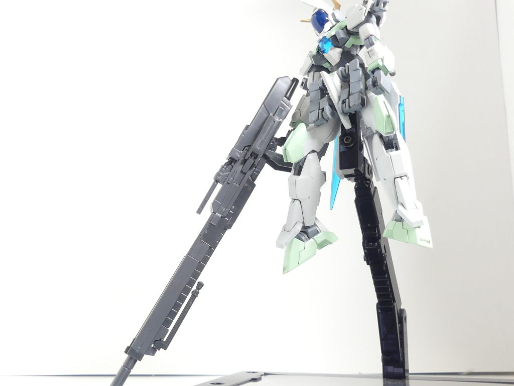 第141改「ゼットの鼓動」お久しぶり。アルザスよ。最近はエグザマクス世界(GBNW:MM)の方で忙しいって?それもある。武装テストはしてるから隠さないわ。とにかく、今回は久々にガンプラ用の武装をテスト中。Zガンダムのハイパー・メガ・ランチャー。一言で言うとでかいビームバズーカのようなもんね。Zガンダムのウェイブ・ライダーなら懸架出来るけど、あたしはもちろんそうじゃないから手持ち。さすがにこれだと、ちょっと長いかな・・・