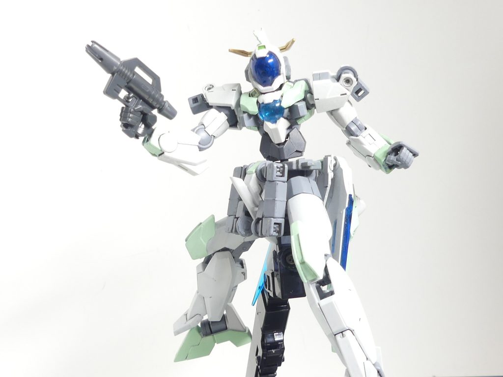 ビーム・スプレーガン:ジムなどの持つ携行武装。威力は弱い。おまけのように付いてくるスプレーガン。銃の前部・後部を切り替えて通常タイプと連射タイプに変更可能。