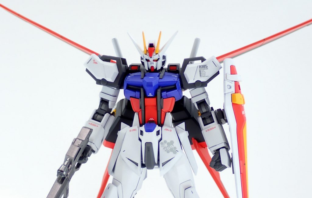 ツインアイは削り落として0.3mmプラ板を切り出して貼り付けています。若干小さく細くなるようにしました。