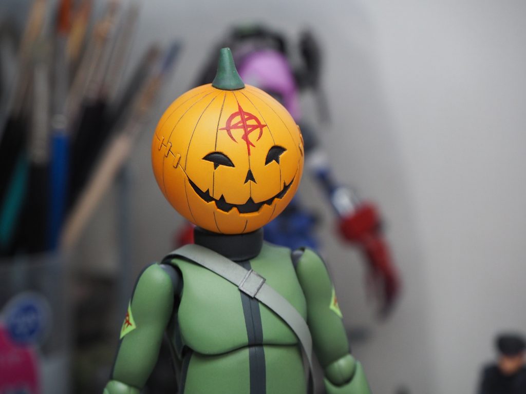 いけめんですね。額と両腕のマフティーマークはエナメルで手描き。続いて製作工程を書いて行きます！ぜひ見ていってください