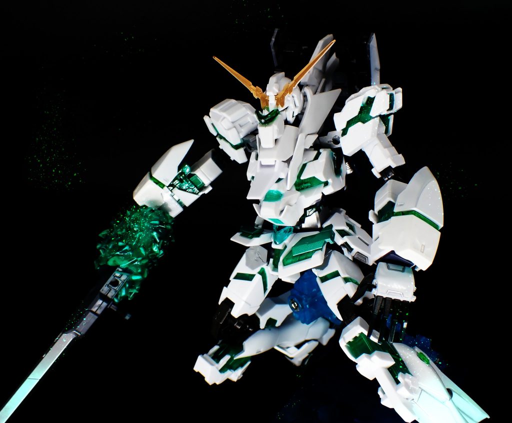 「機体の識別コードは！」「……RX-0,ユニコーンガンダム……！？ そんな、バカな――」