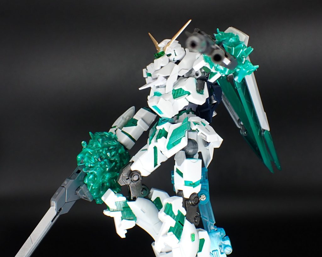 同化武装…サイコフレームの力によって他MSの武装を同化して使うことが可能。同化された武装に関しては威力ももとより増強されている。