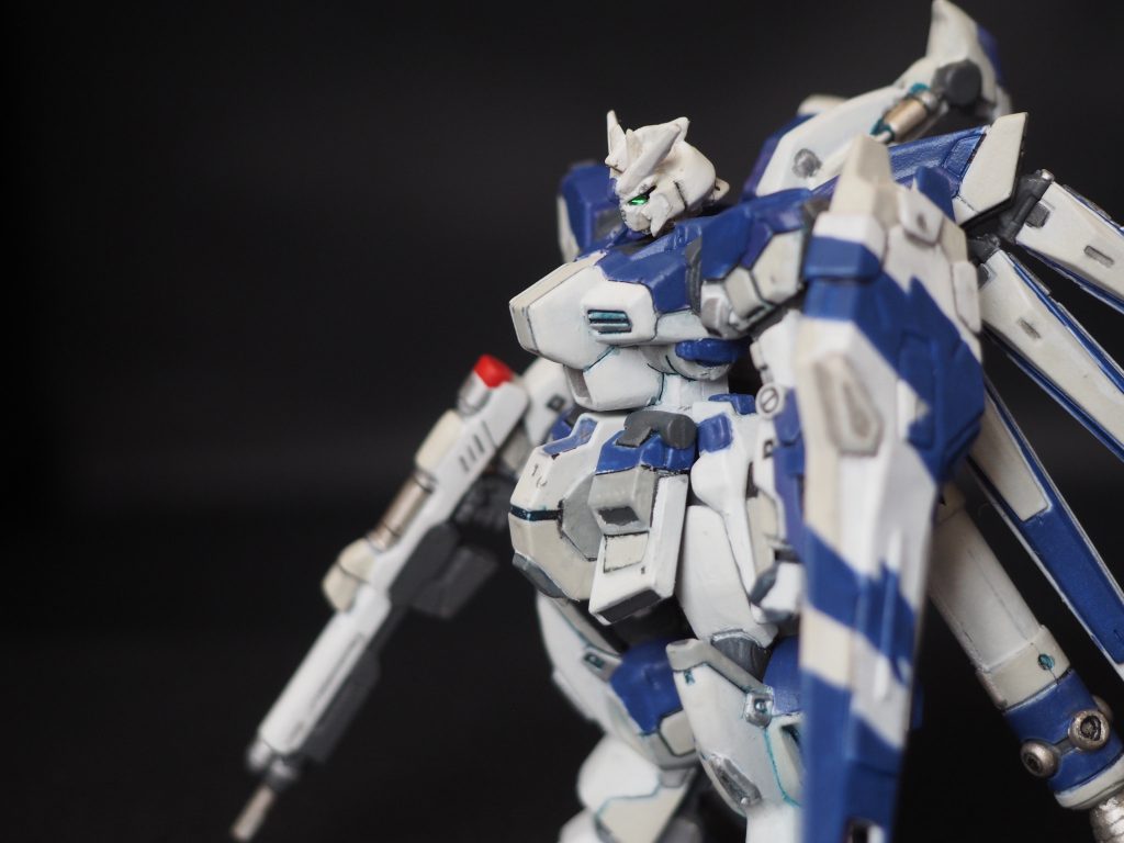 腰を延長してS字立ちできるようにしています目にはダイソーの光るテープを貼っています