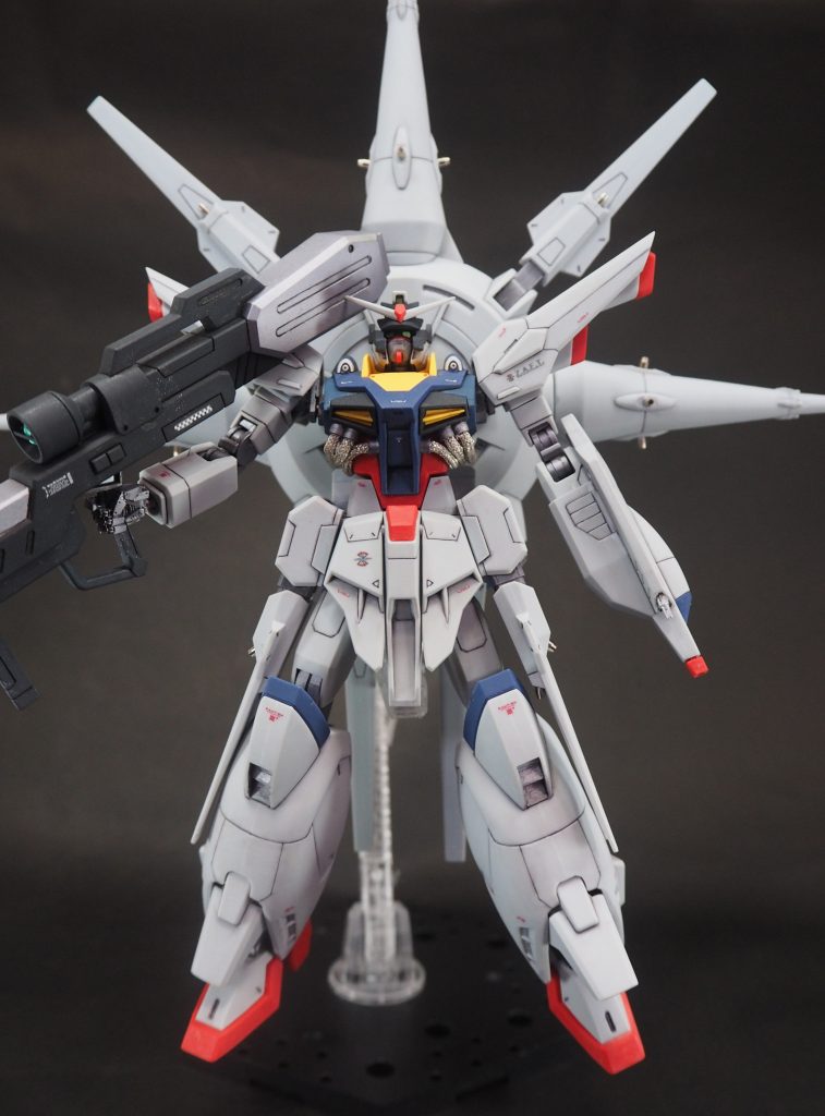 MGパッケージ風ポーズMG版デザインもカッコいいけど当時の1/144キットで自分なりのかっこいいプロヴィデンス像を再現できたので満足です!また、同型機のスケール違いの組み合わせなら成型色仕上げで行けるのも楽しかったです!