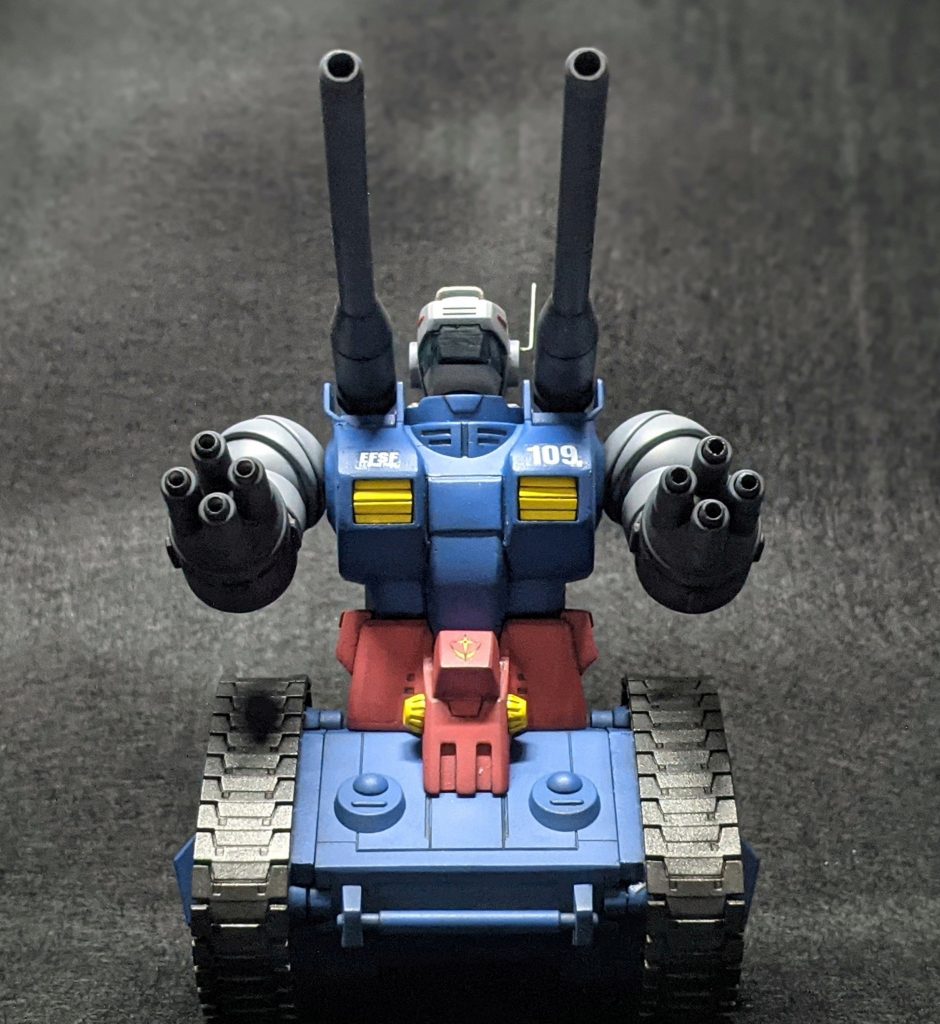 キットは胸が下がって見えたので、ダクト位置を数ミリ上に移動しています。