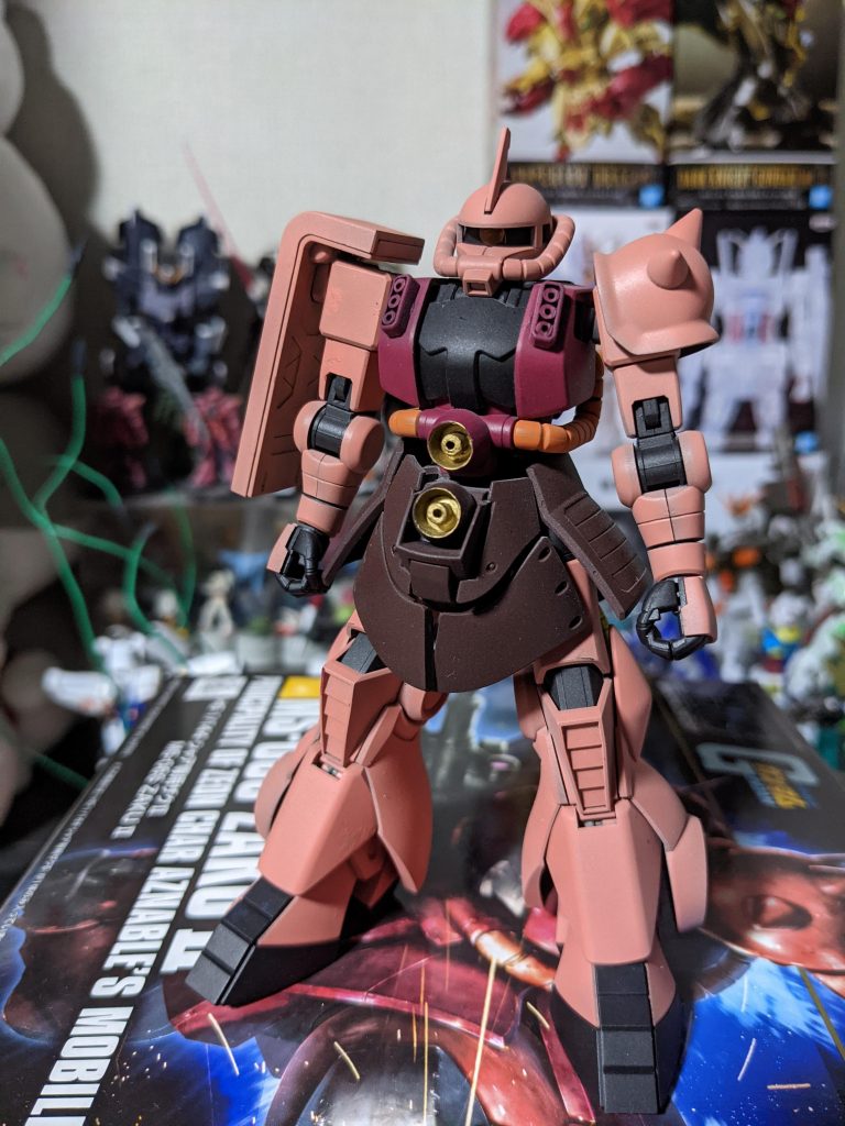 腹部に２基のメガ粒子砲を搭載。