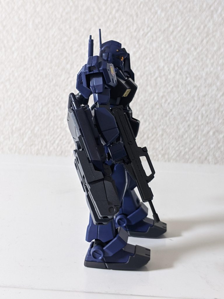 右側です。ジムライフルと大型グロー付シールドを装備してます😄