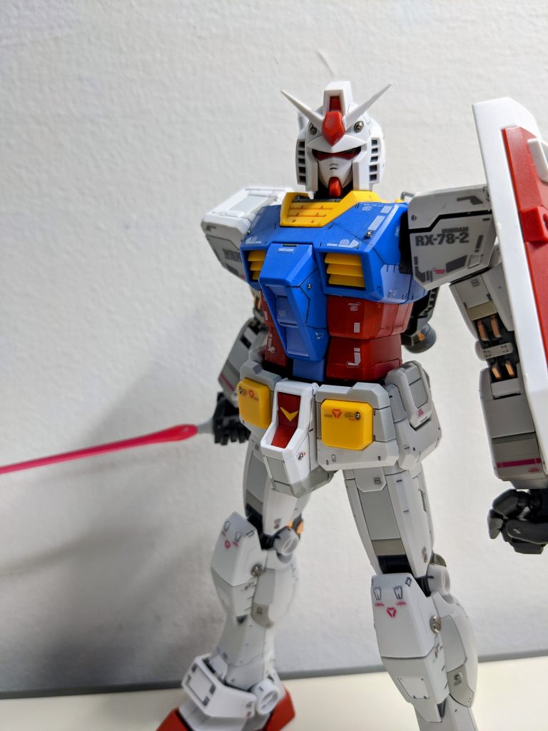 MGは精密感がたまらないですよね。気軽には手を出せませんが、仕上がった時の達成感は、病みつきになります。次はジオン系に手を出そうと思います。最後まで見て頂きありがとうございましたm(_ _)mガンプラは自由です!!