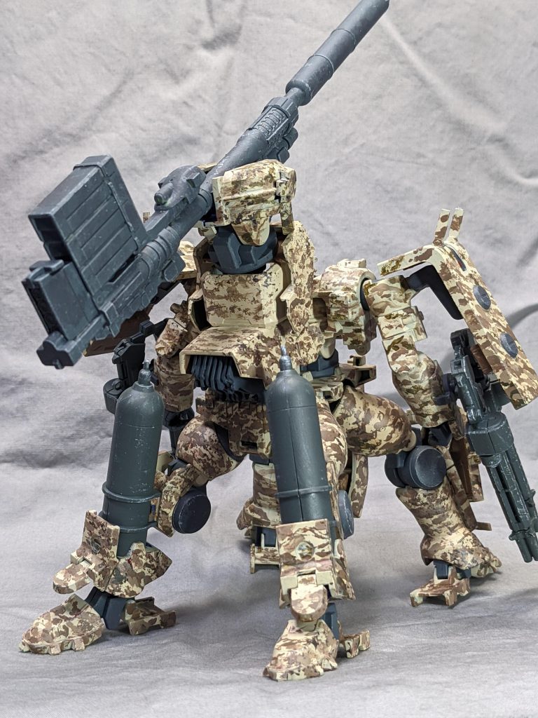 ザメル感ありますね。ガンダムとケンカするような機体ではないのでロマンだけで組んでいます。