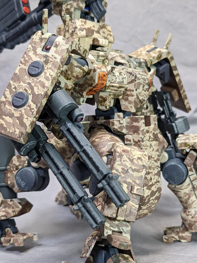 積みのキットを効率よく消化するにはどうしたらいいのか。そう、ニコイチすればいいんです!(間違い)陸戦型、宇宙用、宇宙指揮官型の3個イチになっています。