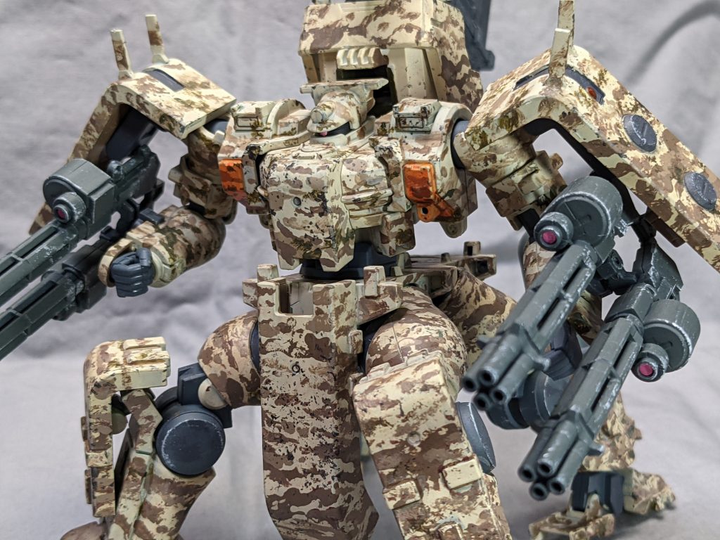 こちらの都合でニコイチになりましたが、人革連的に2台繋げたら何を載せる?と考え、大砲しかないやろ!と。ビーム砲は無しで。