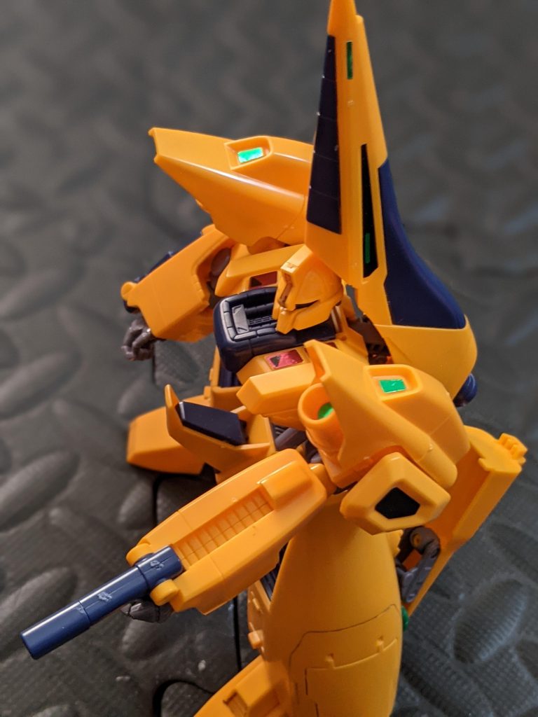 パーツが取れやすくてあまりガシガシ動かせない。。。