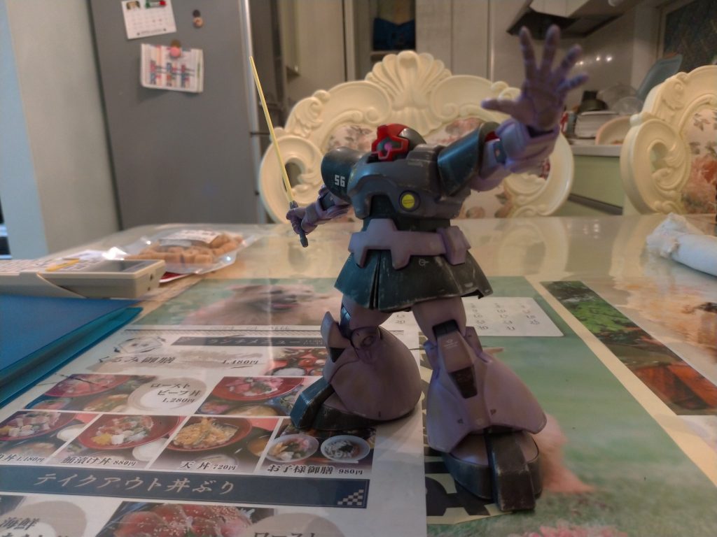 今回は半光沢を使ってみたがつや消しとの違いはわからなかったwHGUC：ドム半光沢、ウェザリングマスター、部分塗装、ドライブラシ、水転写式デカール、デコシール